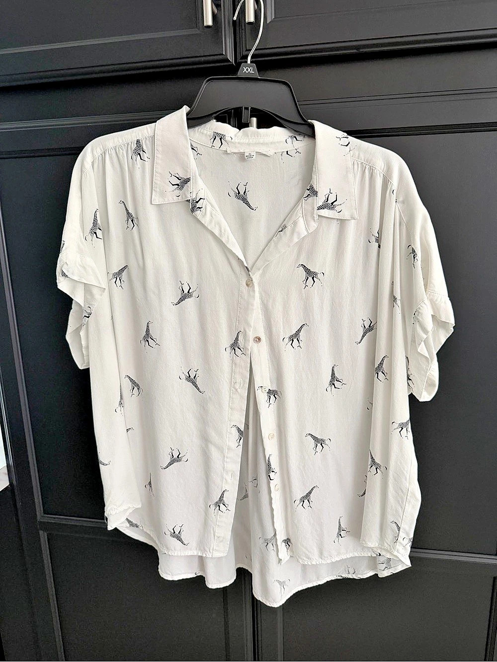 Jane + Delancey Animal Print Button Down Shirt in White & Black Size XL